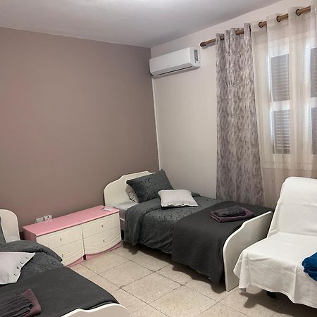Ptolemaidos Cosy Family Apartment Larnaca Eksteriør billede